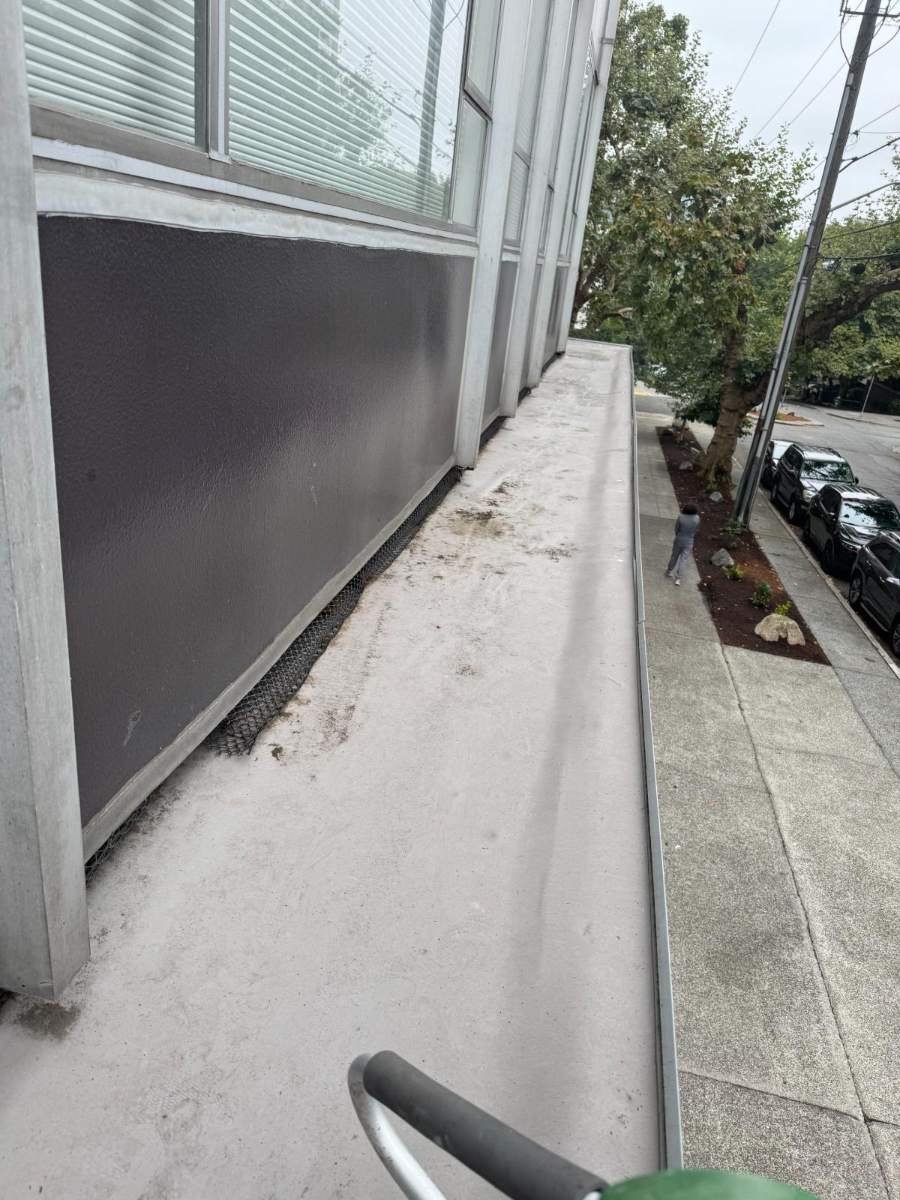 Concrete flat surface with dirt and weathering before cleaning